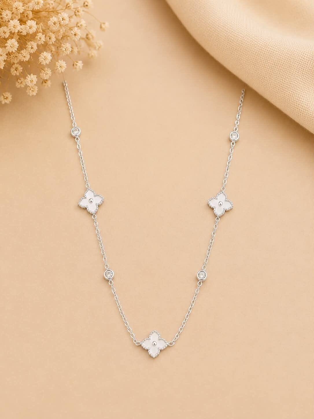 Collier trèfles à quatre pétales et strass Argent
