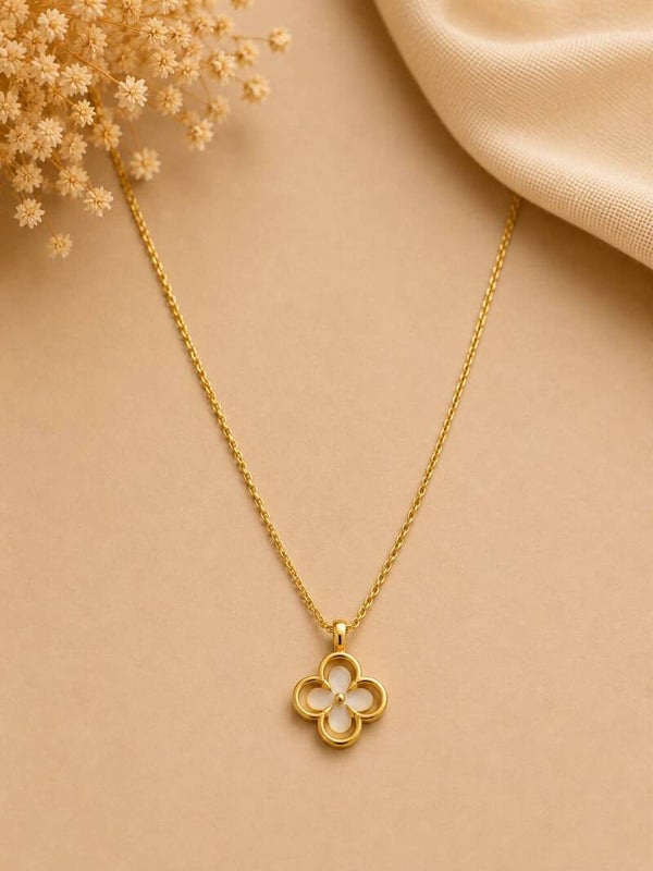 Collier fleur nacrée contour ajouré Doré