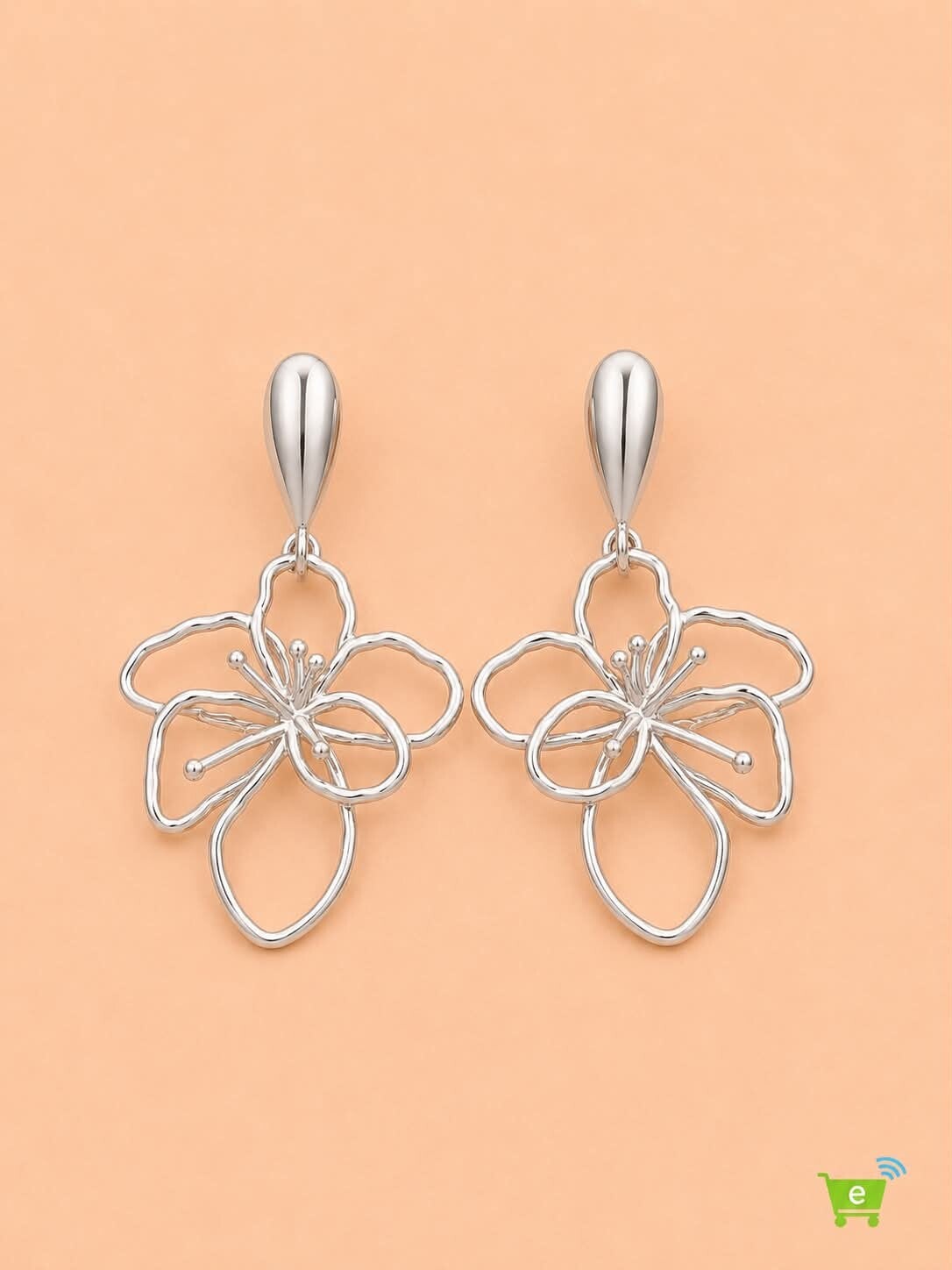 Boucles d'oreilles pendantes fleurs ajourées en fil sculpté Argenté