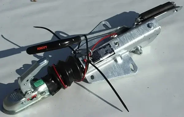 Timon De Remorque Freinée Knott Kf20 A 2000Kg