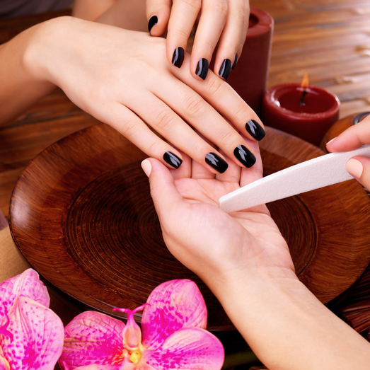 <a href="https://nl.freepik.com/vrije-photo/jonge-vrouw-natuurlijke-scrub-toe-te-passen-op-handen-tegen-wit-oppervlak-kuur-en-product-voor-vrouwelijke-handkuur-massage-geparfumeerd-bloemenwater-en-kaarsen-ontspanning-plat-leggen-bovenaanzicht_14630708.htm
