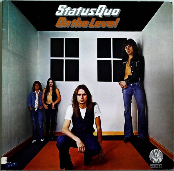 Status Quo ‎– On The Level