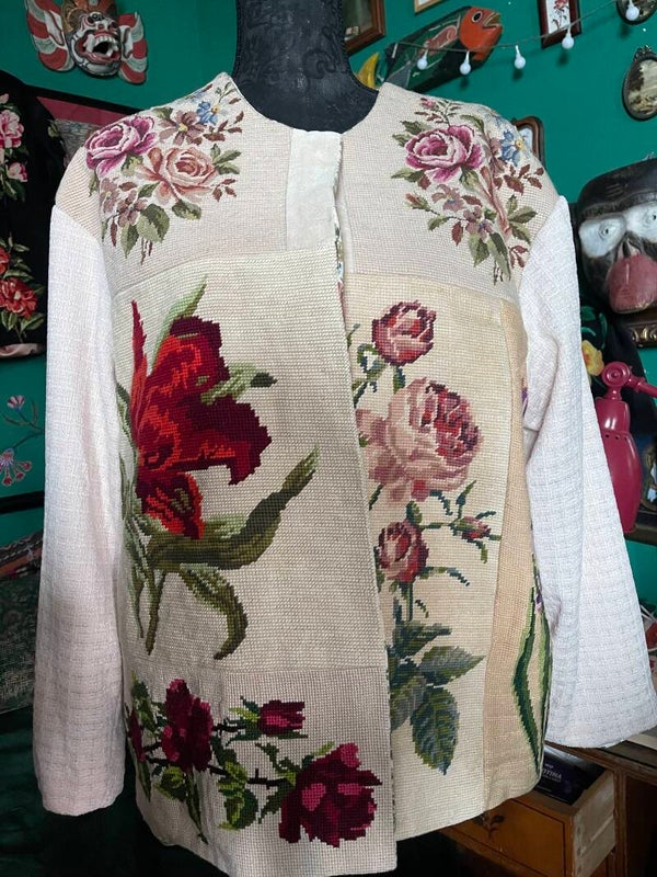 Giacca “Rose” maniche “chanel” ricamata a mano