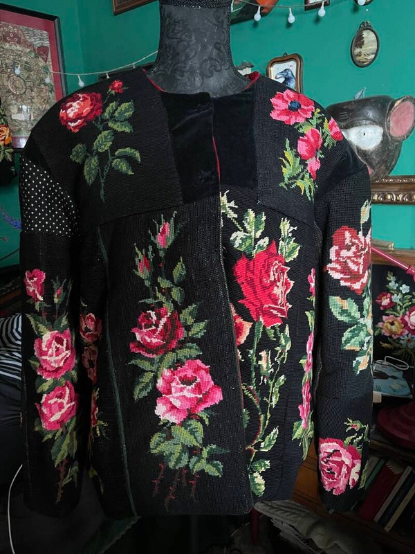 Giacca “Rosa Velluto “ ricamata a mano