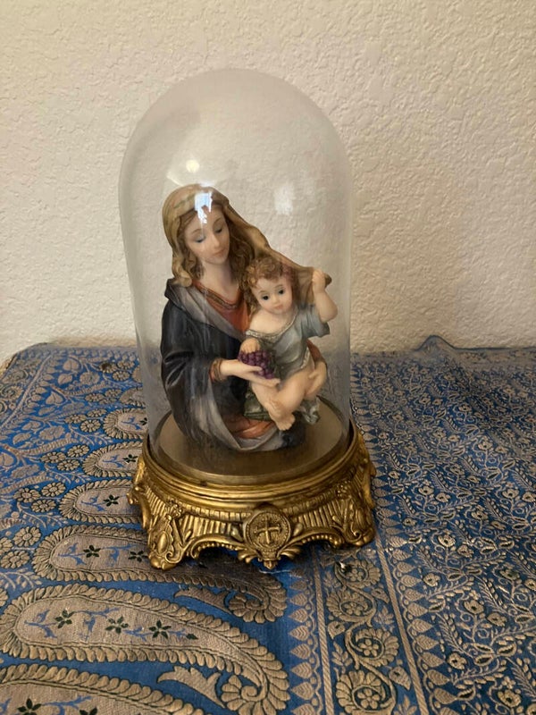 Madonna Globe