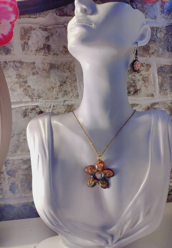collier fleurs multicouleurs