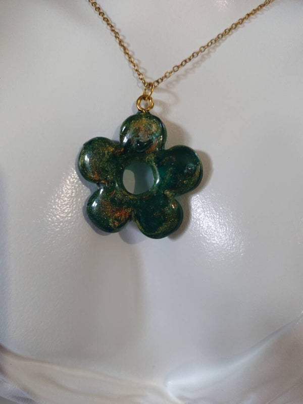 Collier fleurs verte