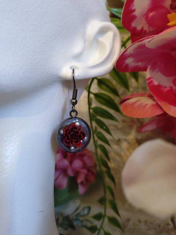 Boucles d'oreilles cabochon rose rouge et perle