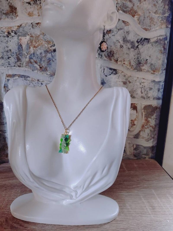 collier rectangulaire vert