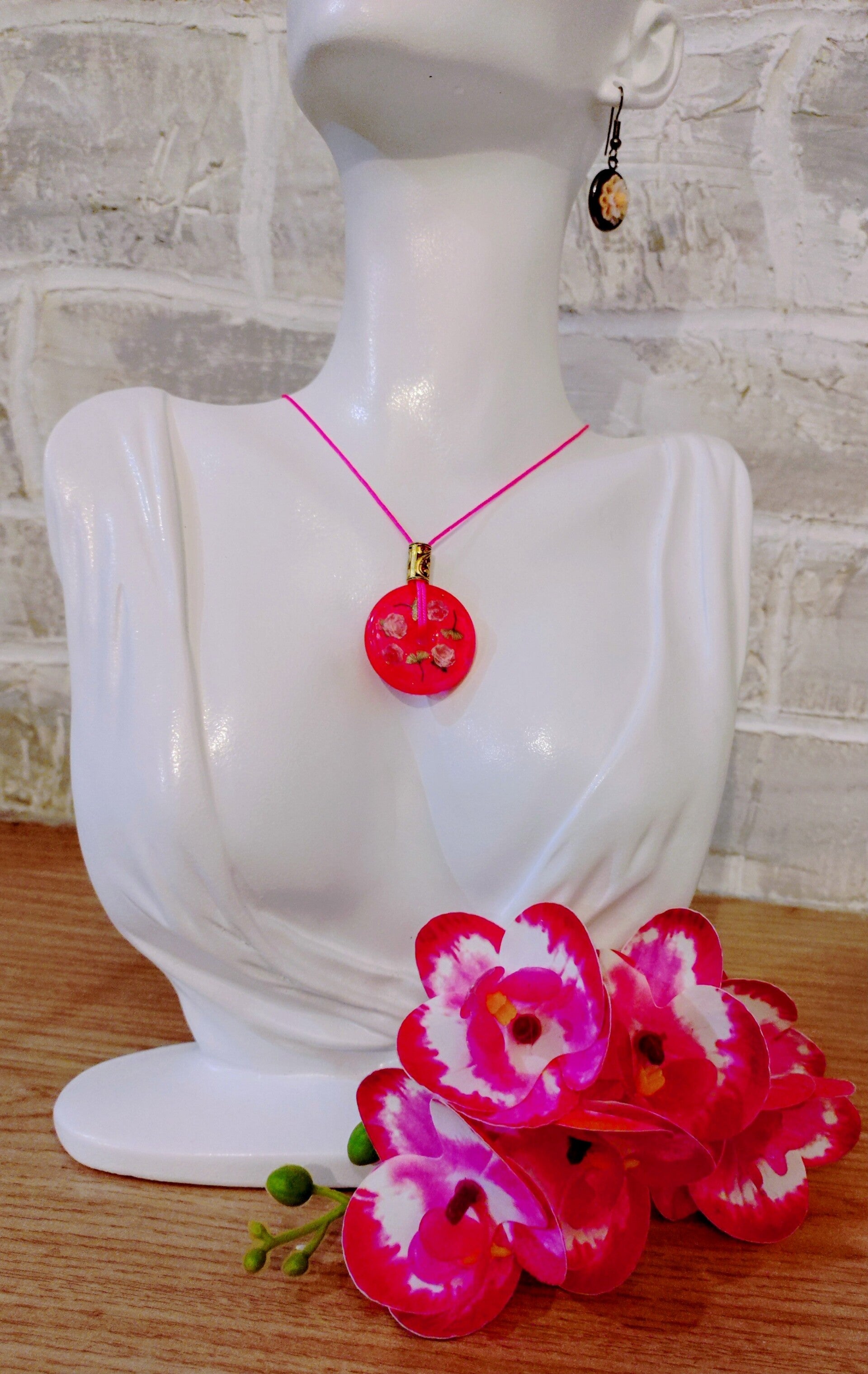 Collier pendentif donut fushia