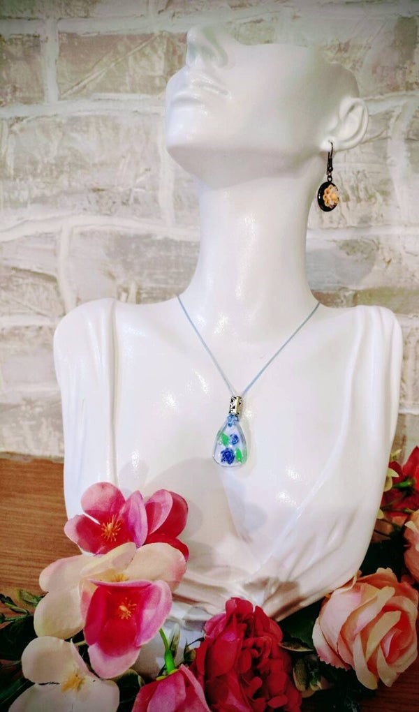 Collier pendentif goutte bleue