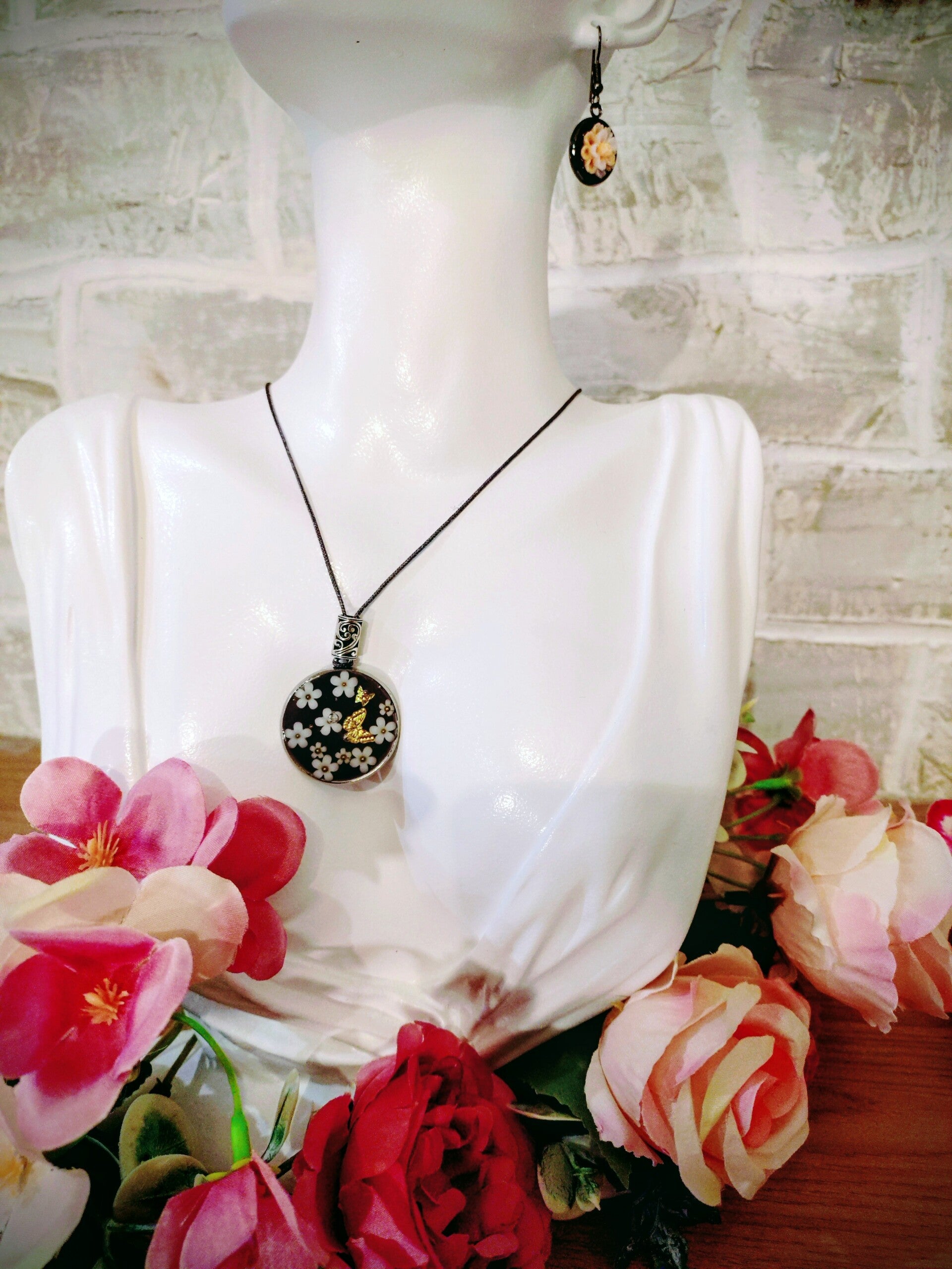 Collier pendentif médaillon