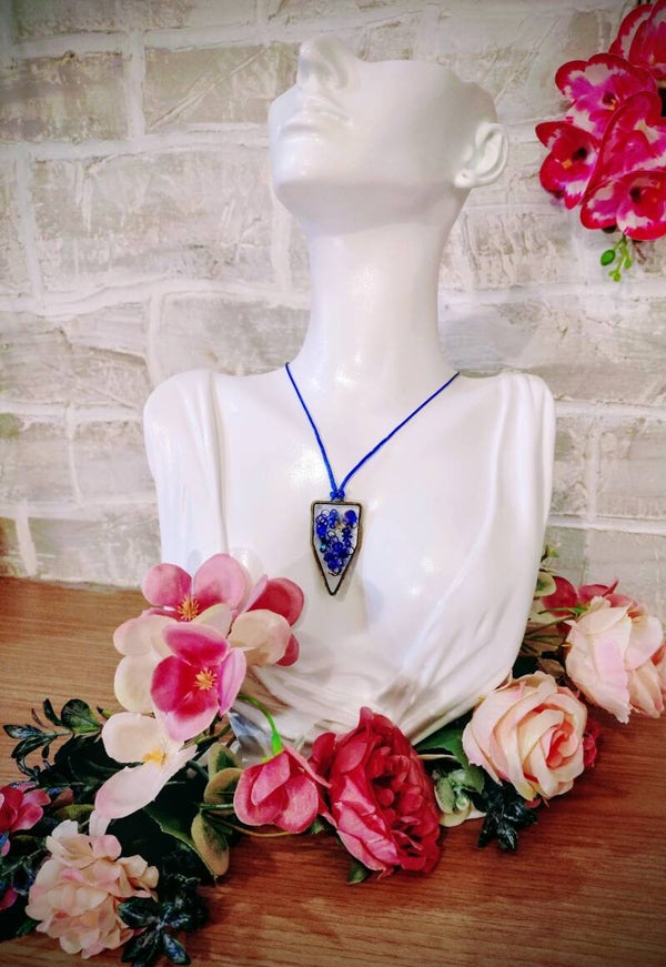 Collier pendentif triangle bleu