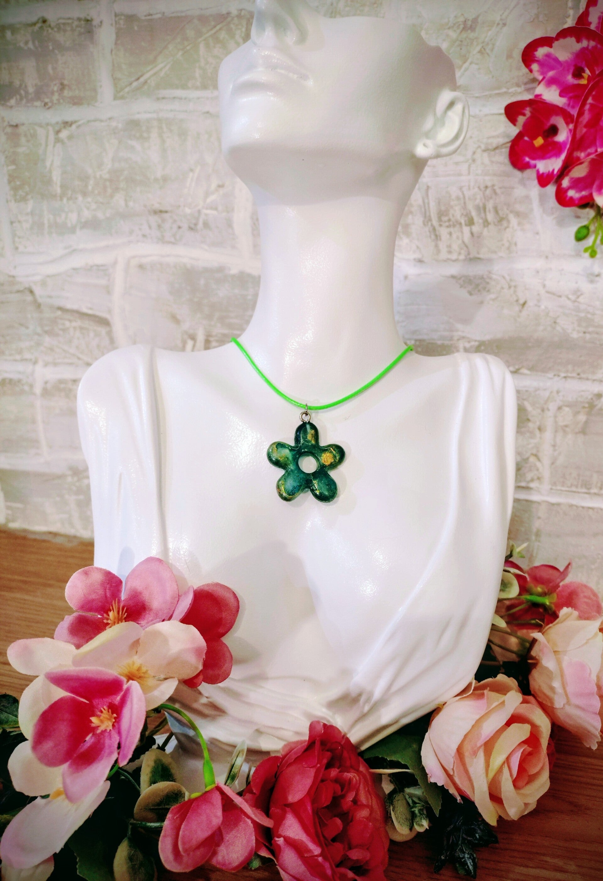 Collier fleur verte et doré