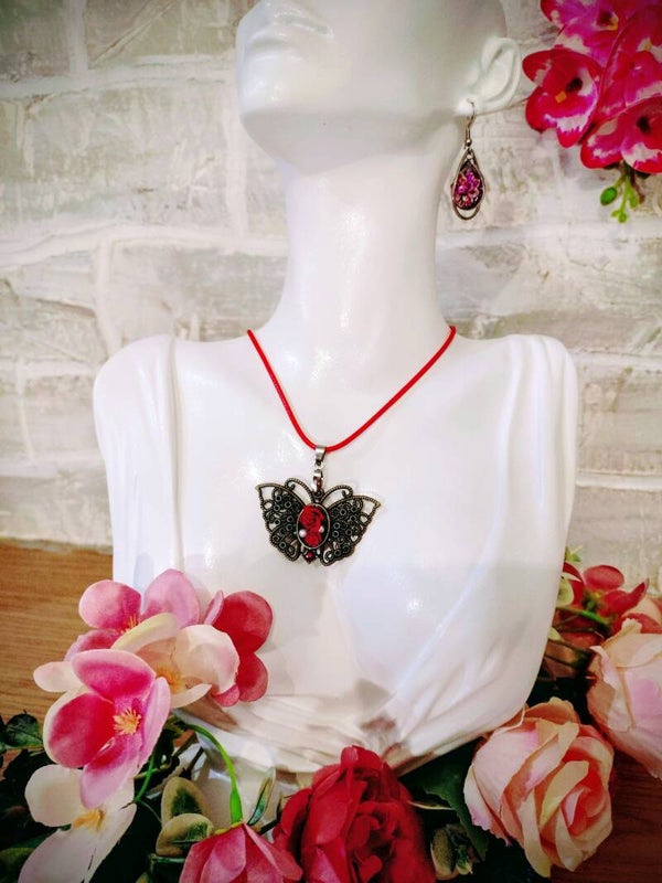 Collier papillon rose rouge