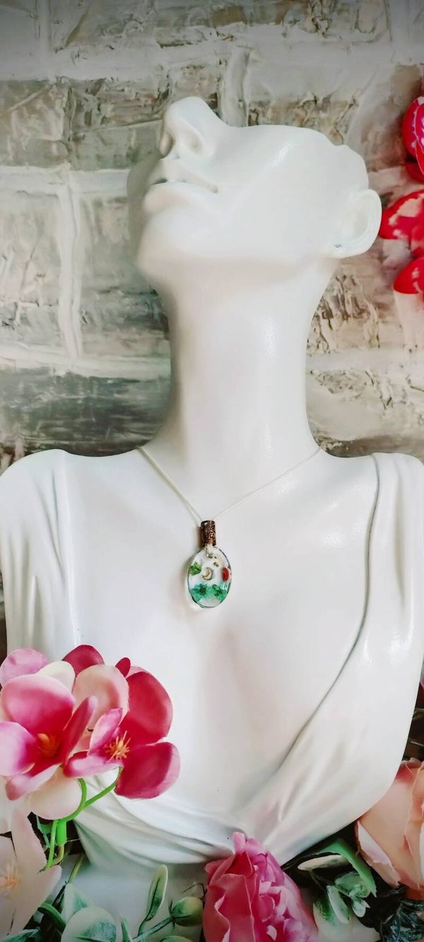 Collier médaillon ovale vert