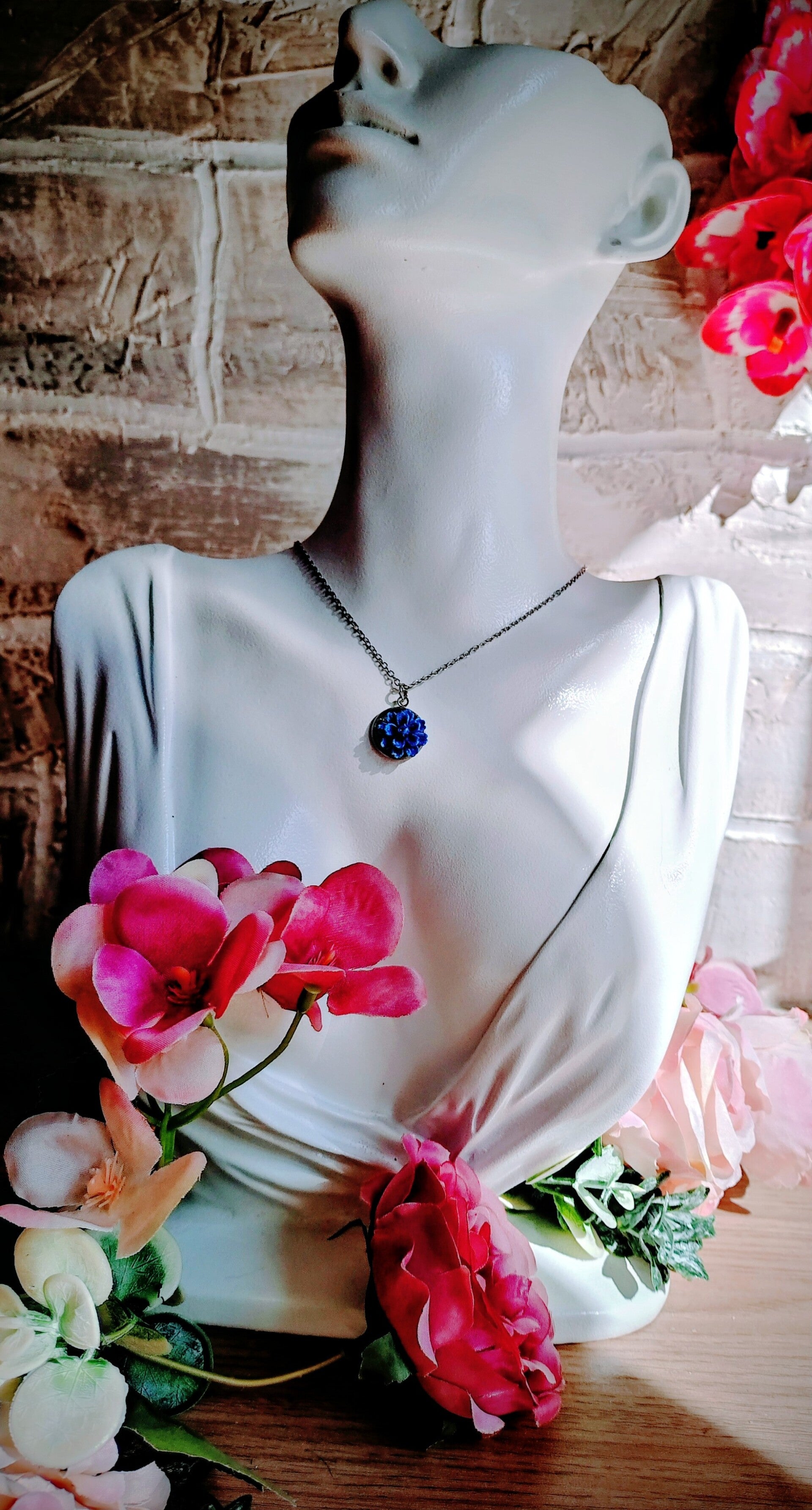 Collier solitaire floral bleu