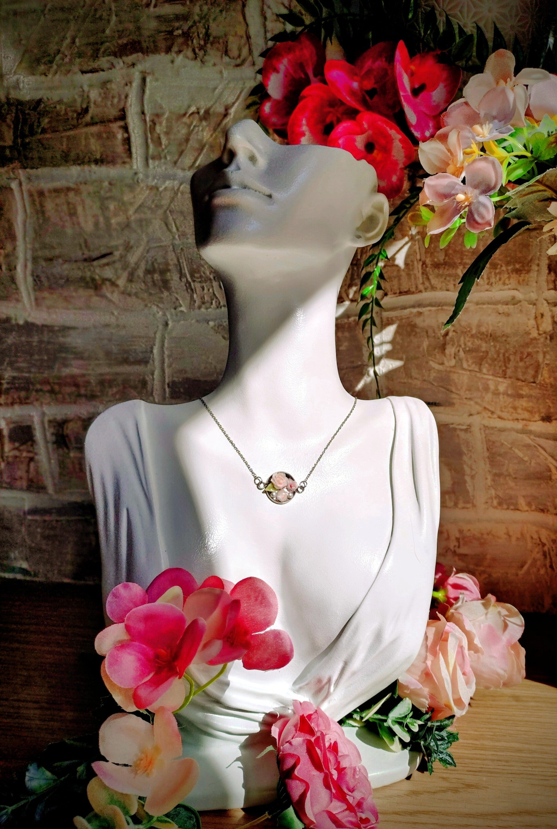 Collier solitaire floral rose pâle