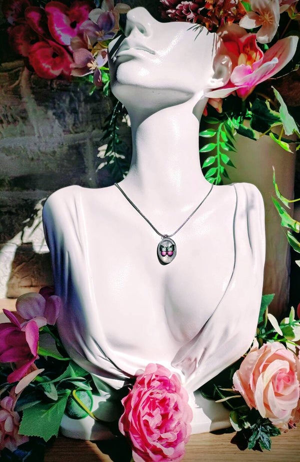 Collier médaillon papillon
