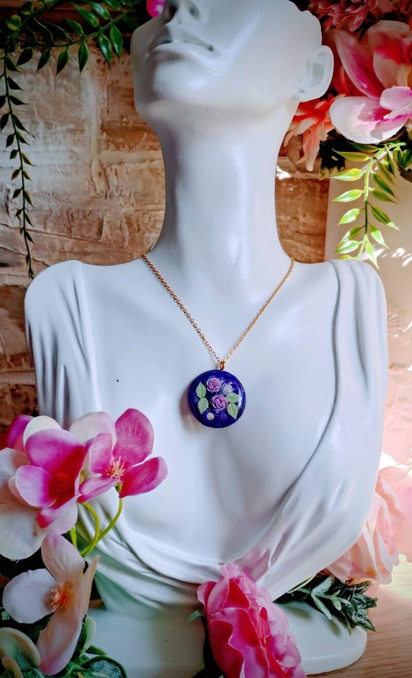 Collier médaillon mauve
