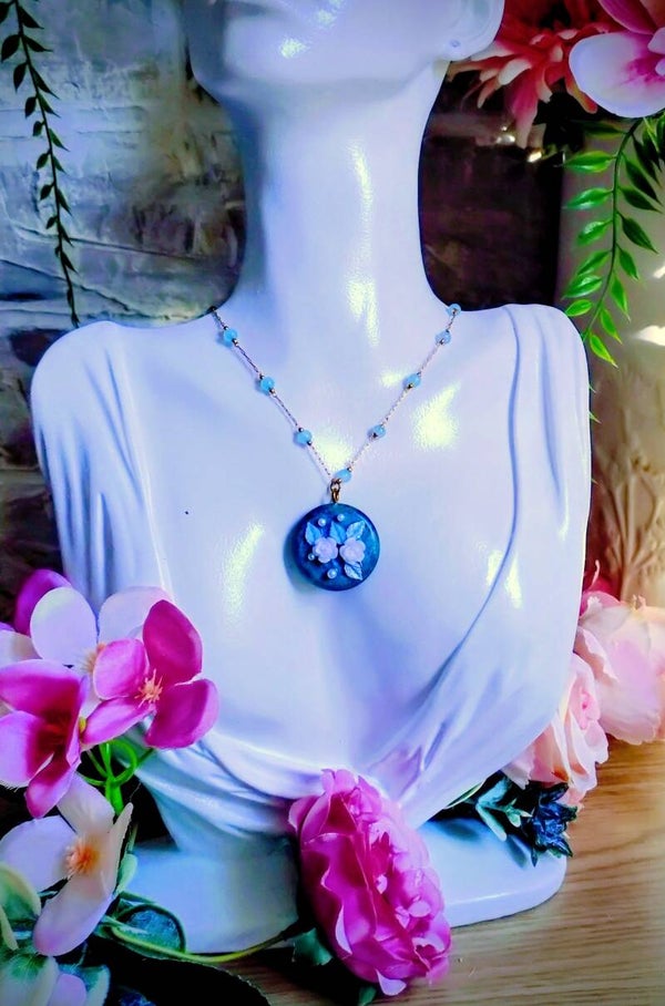 Collier médaillon rond turquoise et blanc