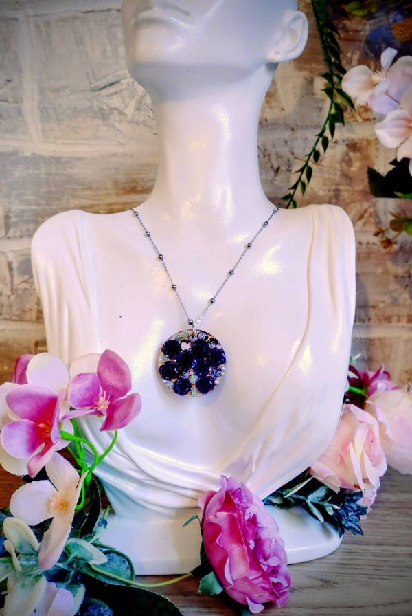 Collier médaillon rose noire