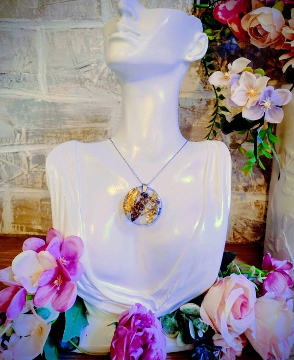 Collier médaillon lavande séchée