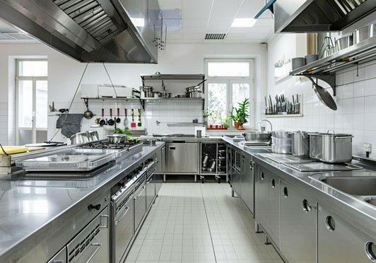 Professionele schoonmaak in een horecazaak