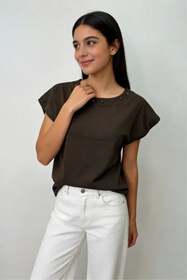 CAMISETA TACHUELAS