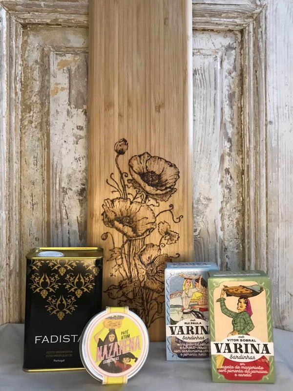 Tabua de servir con flores