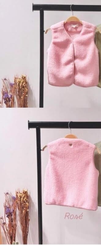 gilet moumoute rose avec broderie coeur au dos
