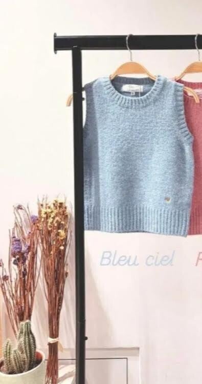 Pull sans manches en maille avec broderie coeur doré