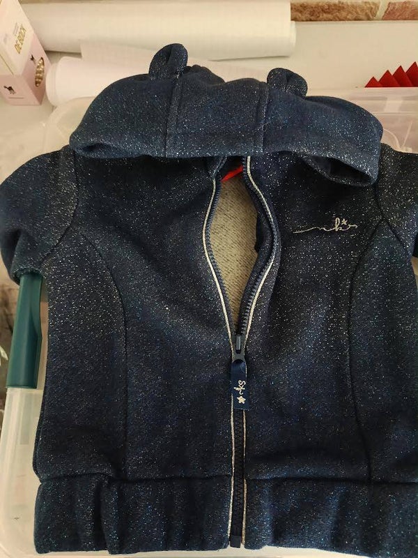 Gilet avec oreilles sur capuche bleu et brillant Noukies