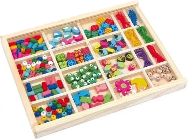 Enfiler des perles dans une boîte à jouets en bois | Artisanat | Jouets en bois  small foot small foot