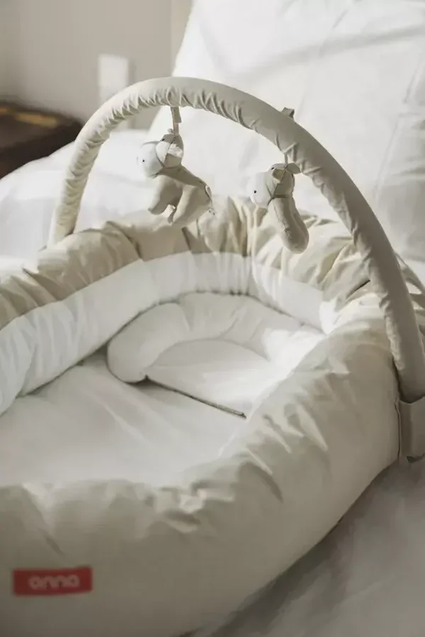 ONNA Nest : Confort maternel et polyvalence pour bébé de 0 à 6 mois - Coussin anti-renversement, réducteur de berceau - Coloris beige  7AM ENFANT 7AM ENFANT