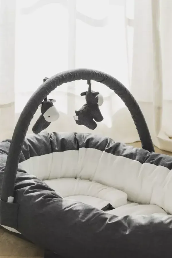 ONNA Nest : Confort maternel et polyvalence pour bébé de 0 à 6 mois - Coussin anti-renversement, réducteur de berceau - Couleur denim  7AM ENFANT 7AM ENFANT