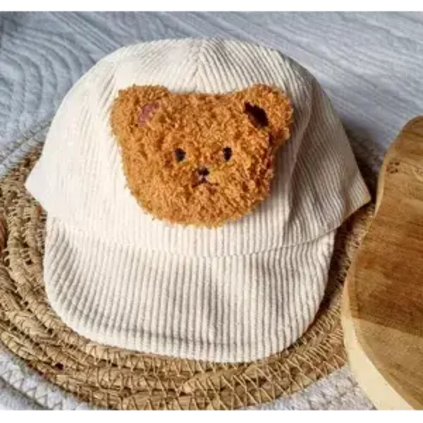 Casquette En Velours Côtelé Beige Avec Ours En Peluche