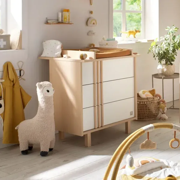 Commode 3 tiroirs en décor chêne velours et blanc avec appliques en bois - NATURE
