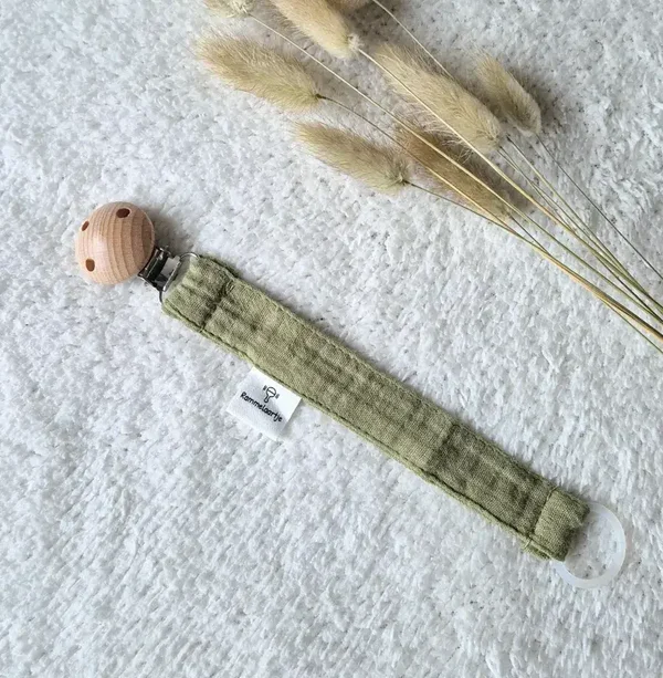 Attache-sucette en tissu hydrophile avec clip de fixation en bois – Army