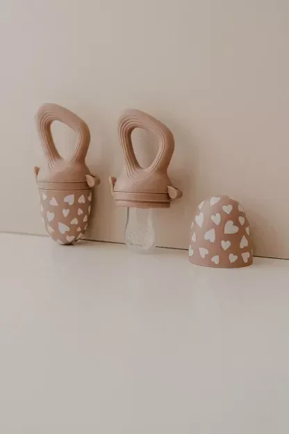 Tétine grignoteuse pour bébé - Coloris Fall in Love taupe rose  Zakuw Zakuw