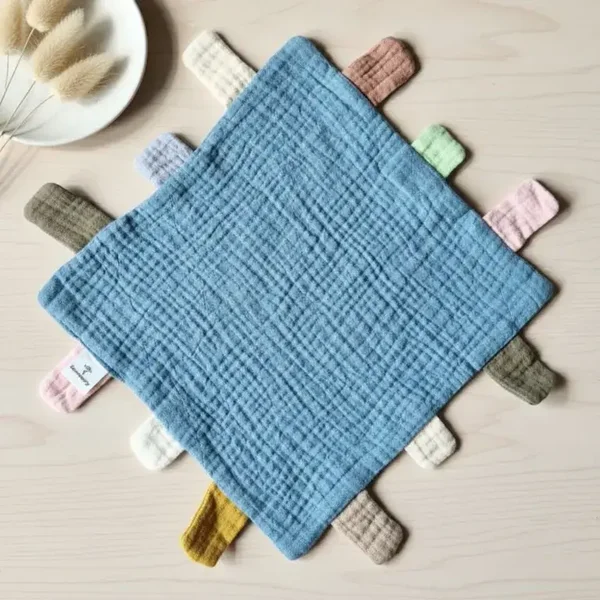 Couverture de jeu et de câlin hydrophile avec étiquettes 25x25 cm – Bleu