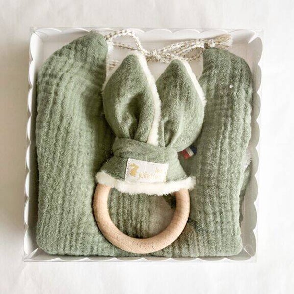 Coffret naissance bavoir naissance + anneau de dentition oreille lapin Montessori - Jouet en bois - Kaki