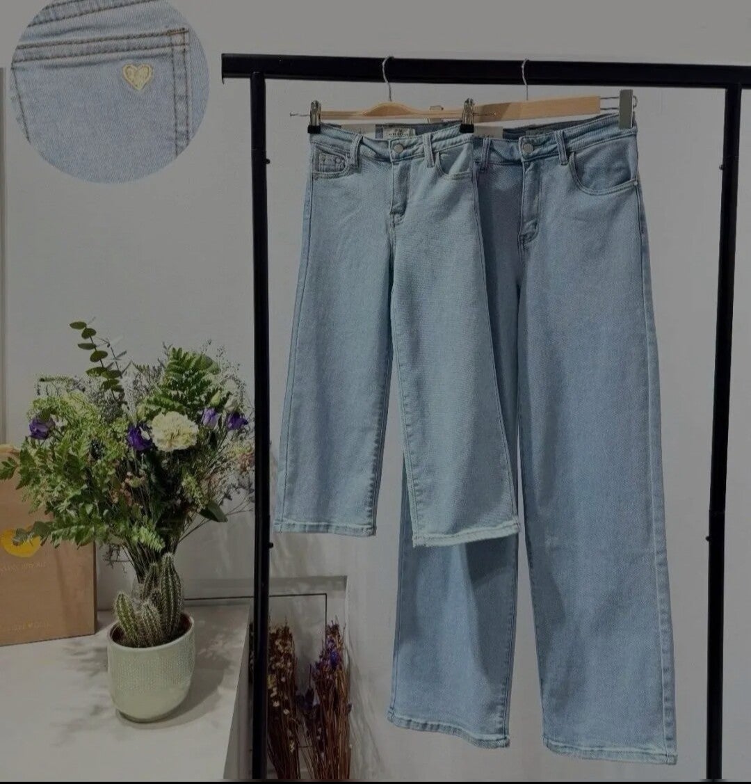 Jean's large avec broderie doré