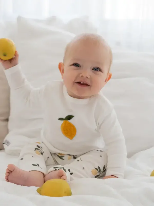 Chemise blanche à manches longues avec écusson citron mignon