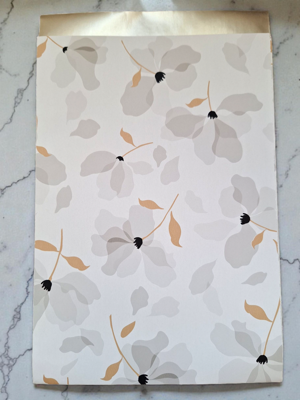 Cadeau zakje bloem grijs 17 x 25