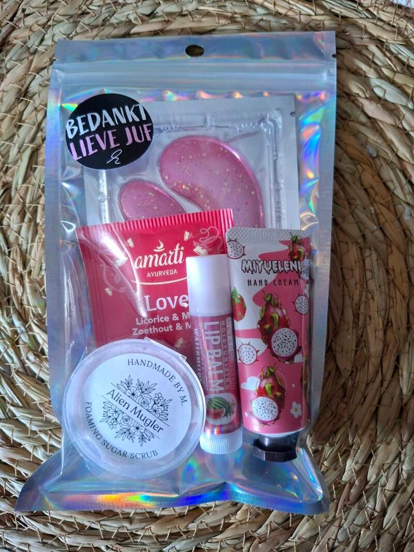 Juf Relax Moment Cadeauzakje – Verwenpakket met Thee, Lipmasker & Handcrème