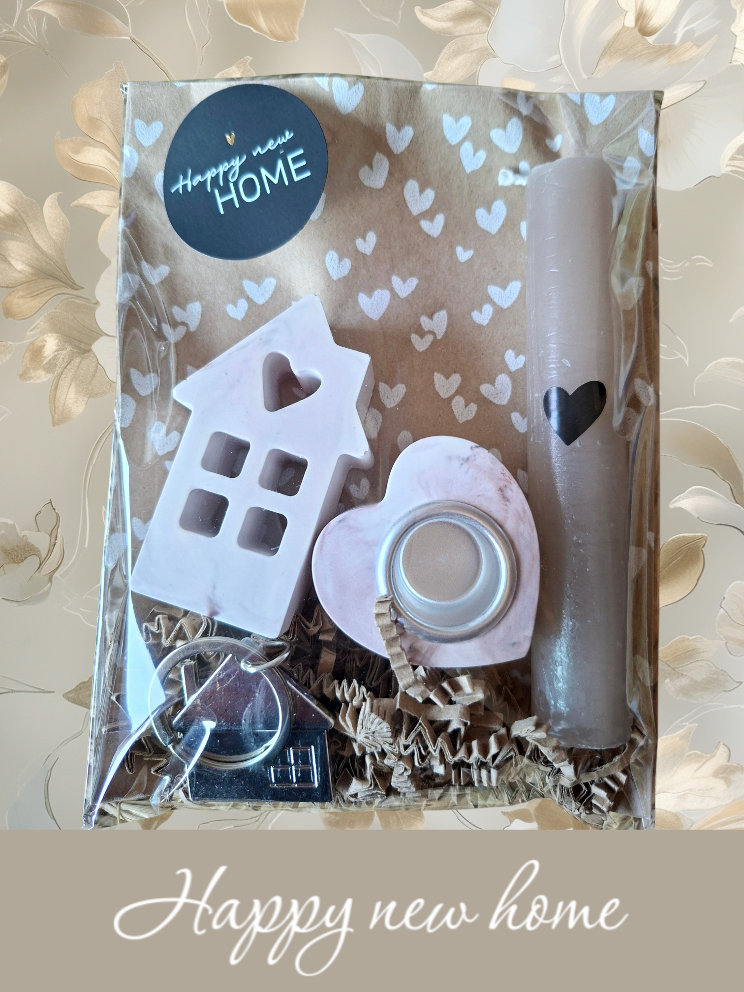 Happy New Home Cadeauset – Huisje, Hartjes Kandelaar & Kaars in Beige Marmerlook