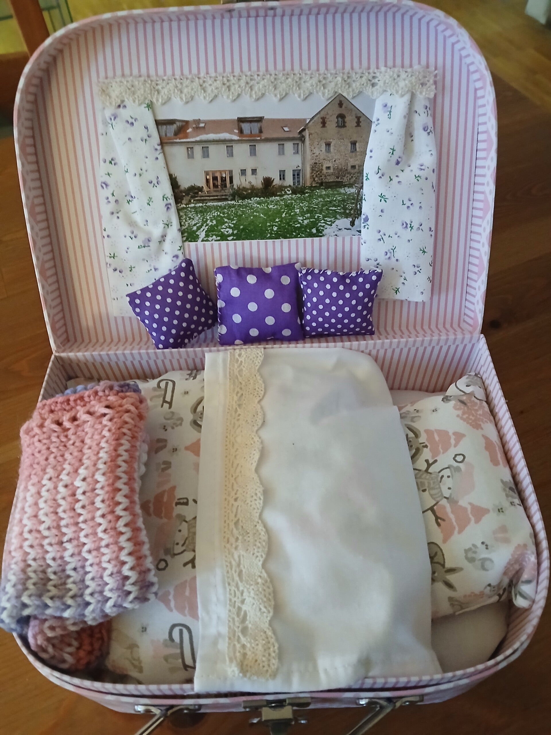 Köfferli mit Bettinhalt für Puppengrösse 15 cm