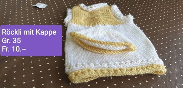 Weisses Kleid mit Mütze