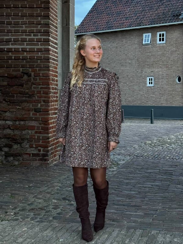 Jurk met paisleyprint en smockkraag